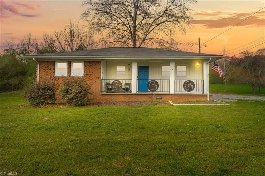 724 E Main Street, Seagrove, NC 27341 - #1