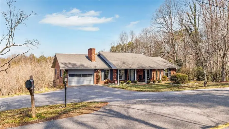 1542 Cedar Lane, Wilkesboro, NC 28651 - #2