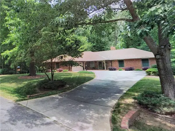 5 Windsor Circle, Thomasville, NC 27360