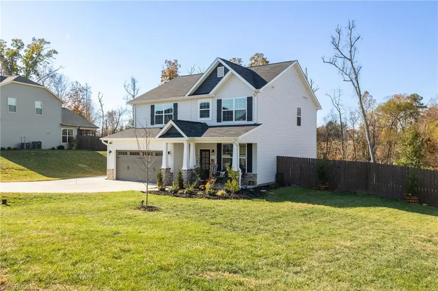 128 S Honey Locust Drive, Thomasville, NC 27360 - #2