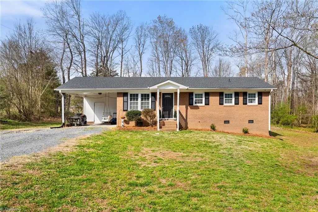 450 Black Lake Road, Thomasville, NC 27360 - #1