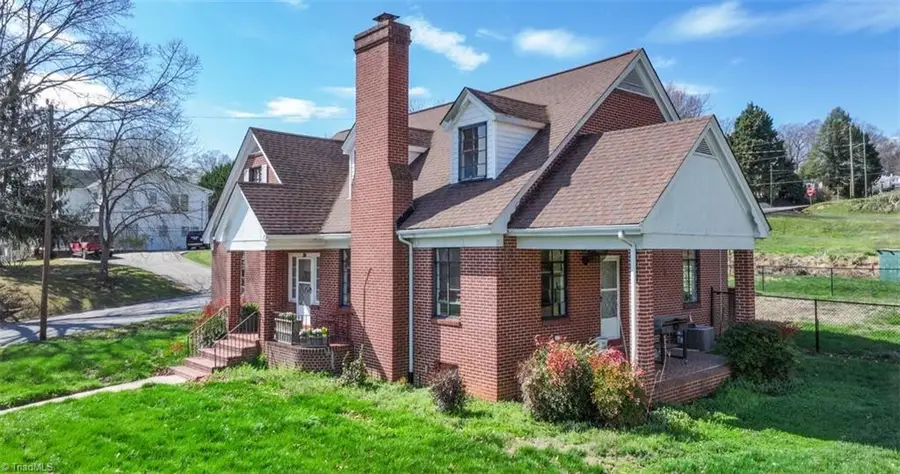 316 D Street, North Wilkesboro, NC 28697 - #2