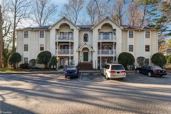 5934 W Friendly Avenue #J, Greensboro, NC 27410