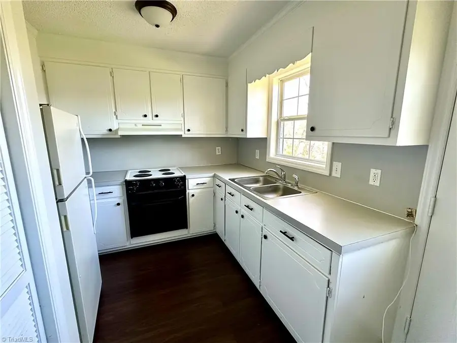 406 Dunbar Street, Lexington, NC 27292 - #3