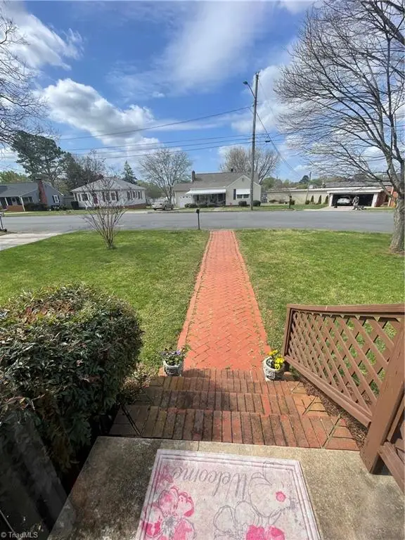 401 Westover Drive, Lexington, NC 27292 - #2