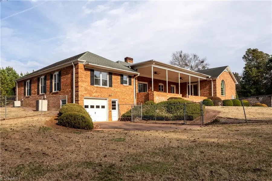 4668 S Nc Highway 150, Lexington, NC 27295 - #3