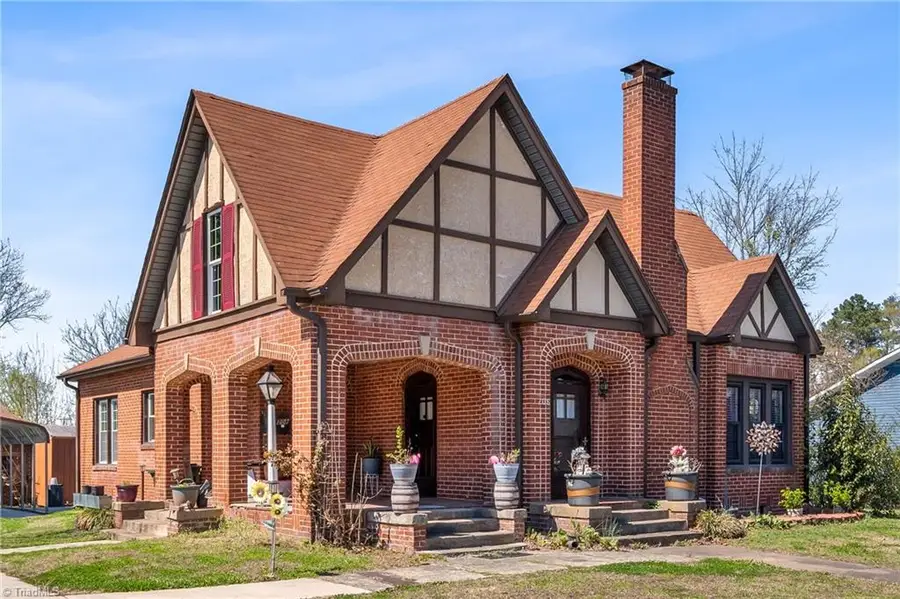 208 Cox Avenue, Thomasville, NC 27360 - #3