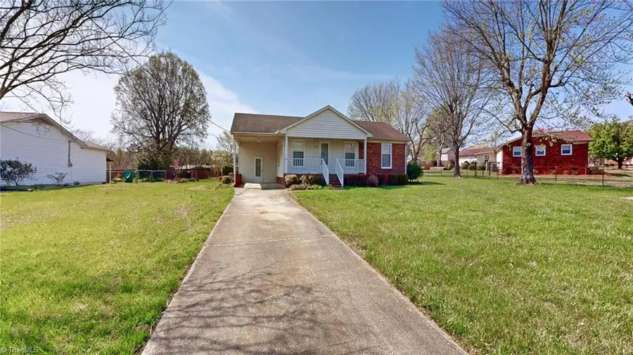 7307 Lansdowne Place, Thomasville, NC 27360 - #3