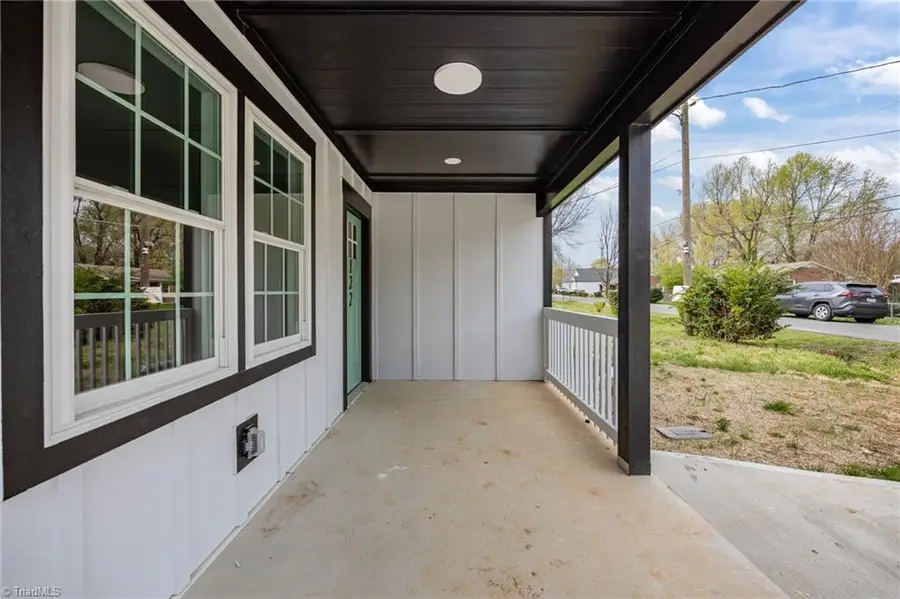 122 S School Street, Burlington, NC 27217 - #2