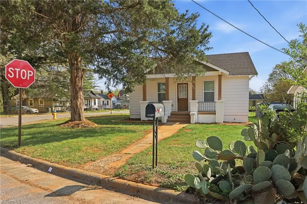 621 E A Street, Newton, NC 28658 - #1