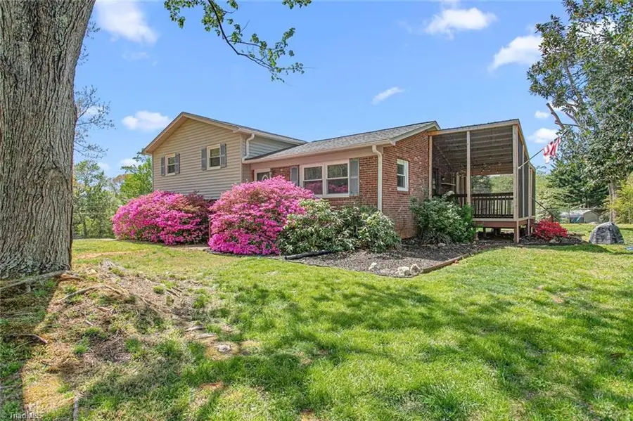 8420 Stanwix Drive, Tobaccoville, NC 27050 - #2