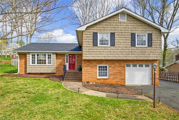 2122 Leeds Lane, Winston-Salem, NC 27103