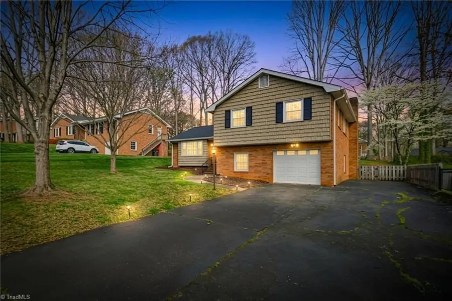 2122 Leeds Lane, Winston Salem, NC 27103 - #2