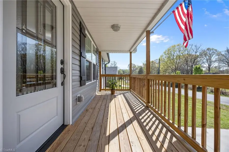 1822 Woodsway Drive, Thomasville, NC 27360 - #2