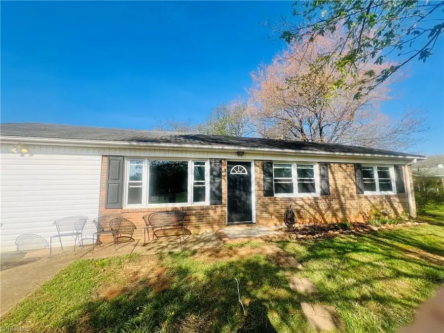 236 Badgett Avenue, Mount Airy, NC 27030 - #3