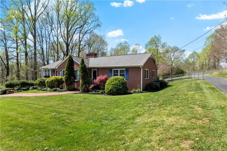 734 Oakland Drive, Elkin, NC 28621 - #3