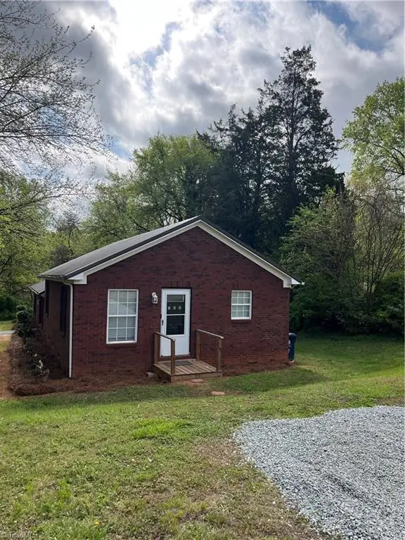 403 Farmer Avenue, Lexington, NC 27292 - #2