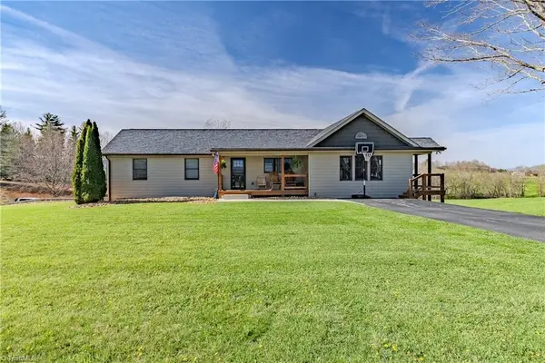 1061 Garvey Road, Piney Creek, NC 28663