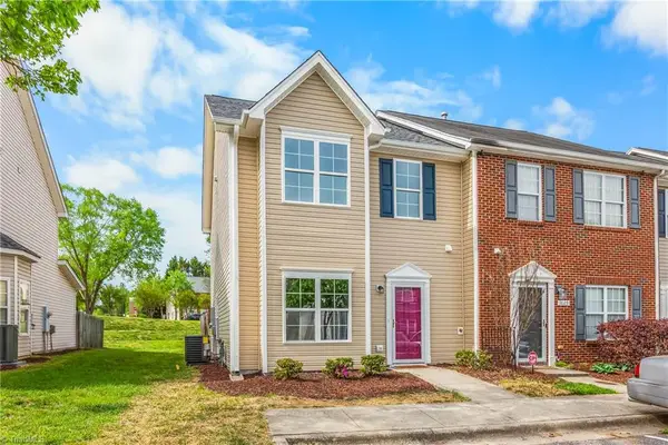 1633 Olivers Crossing Circle, Winston-Salem, NC 27127