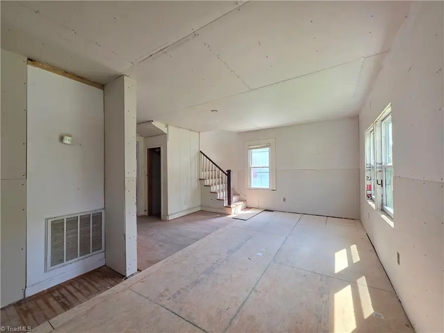 209 6th Avenue, Mayodan, NC 27027 - #3