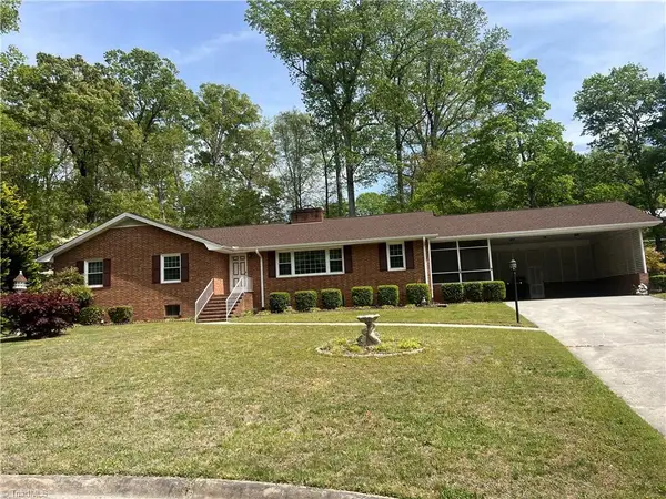 904 Blackstone Circle, Thomasville, NC 27360