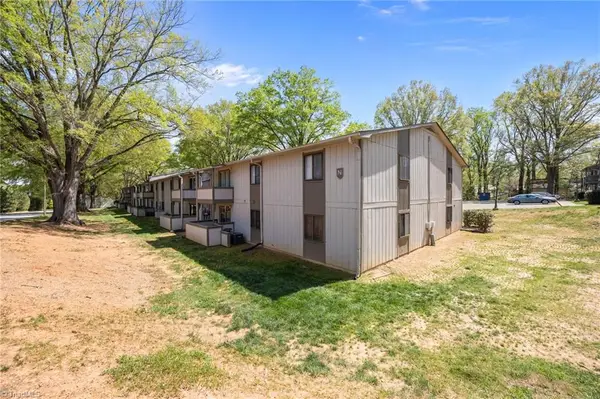 2240 Sunderland Road, Winston-Salem, NC 27103