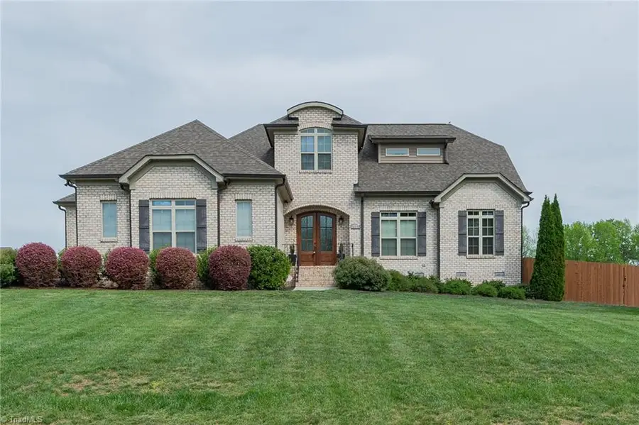 323 Oakleaf Drive, Lexington, NC 27295 - #2