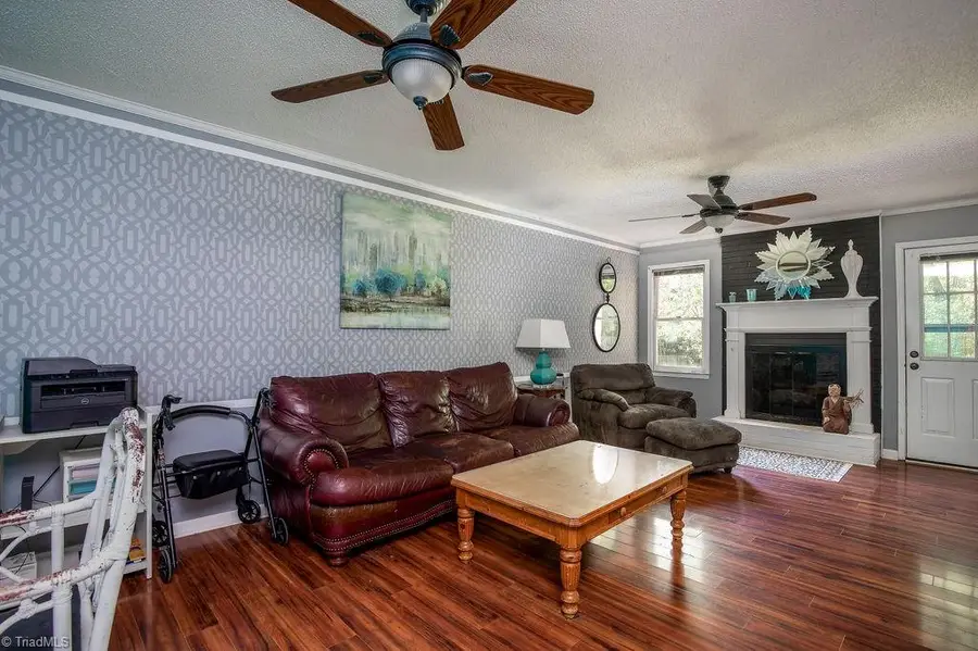 914 Edinburgh Drive, Jamestown, NC 27282 - #2