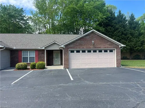 405 Pinefield Place, Thomasville, NC 27360