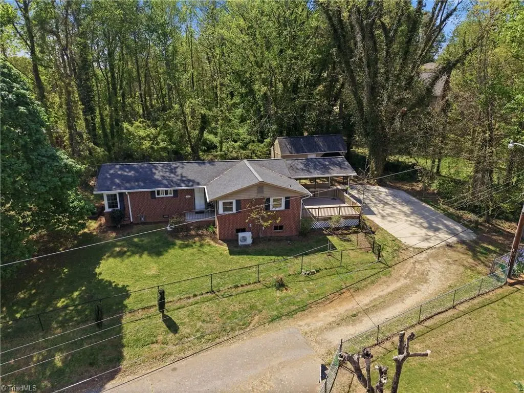 409 Walnut Place Ne, Lenoir, NC 28645 - #1