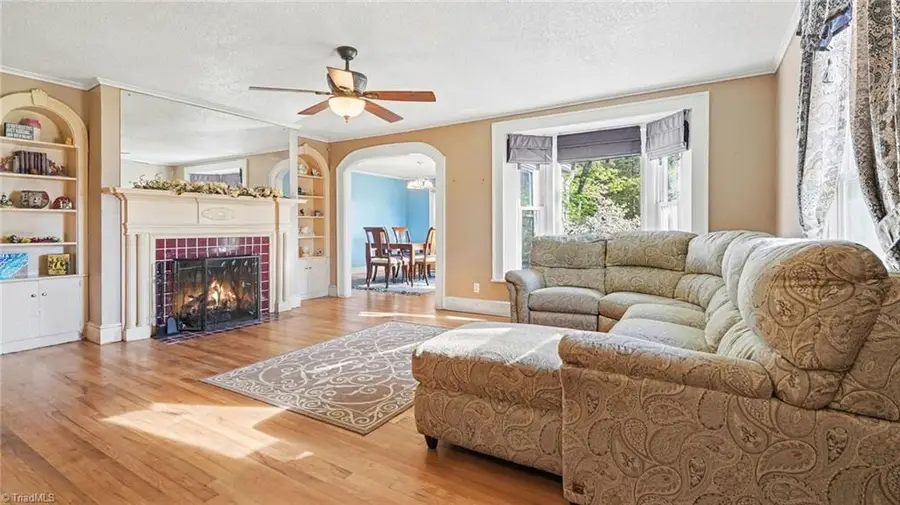 312 Pineywood Road, Thomasville, NC 27360 - #3