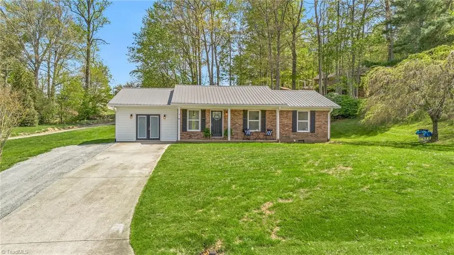 11 Hill Street, Sparta, NC 28675 - #3