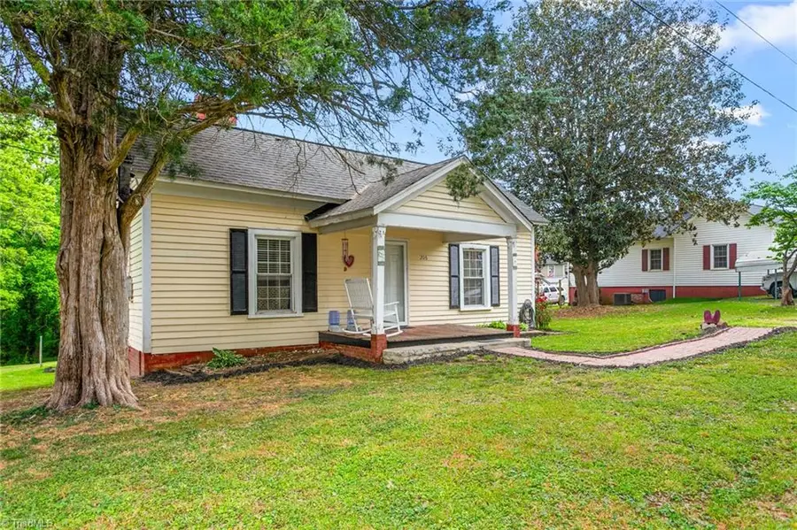 206 Village Avenue, Randleman, NC 27317 - #3