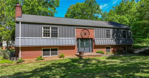 195 Vancouver Court, Kernersville, NC 27284