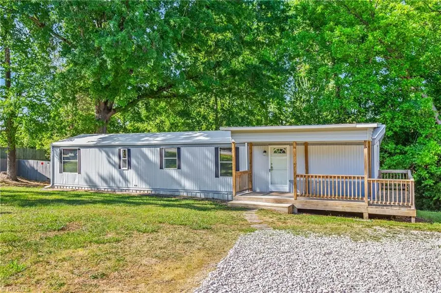 189 Sunset Drive, Thomasville, NC 27360 - #3