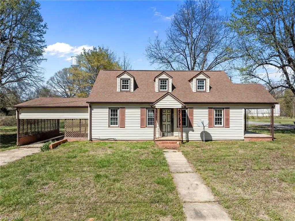 204 W Brower Avenue, Liberty, NC 27298 - #1