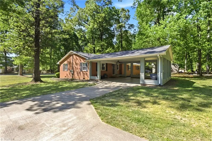 504 N Greenbriar Street, Liberty, NC 27298 - #3