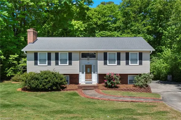 5245 Seward Circle, Pfafftown, NC 27040