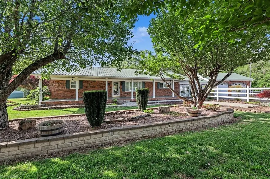 1362 Us Highway 311 N, Walnut Cove, NC 27052 - #2