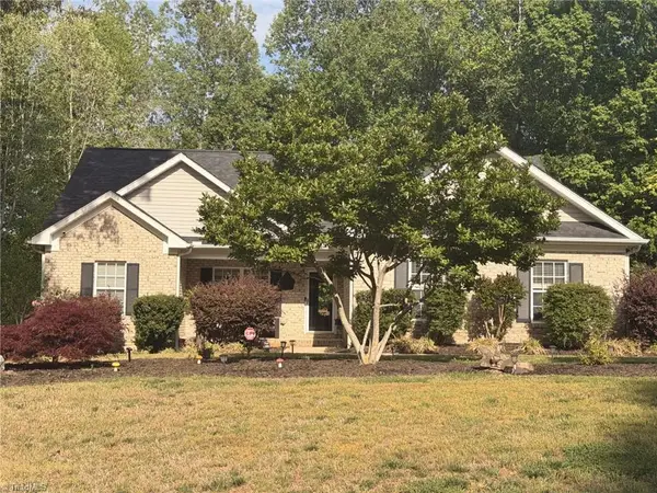 7704 Perthshire Drive, Oak Ridge, NC 27310