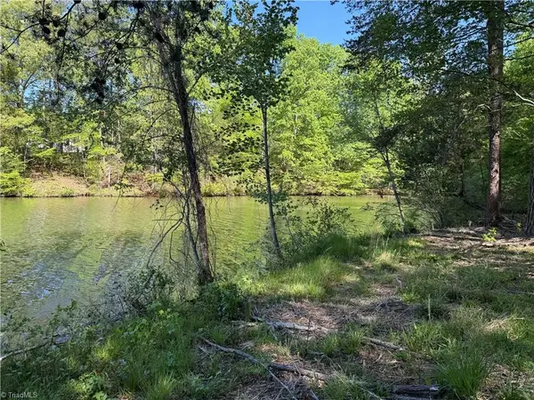 618 Crystal Cove Lane, Yanceyville, NC 27379