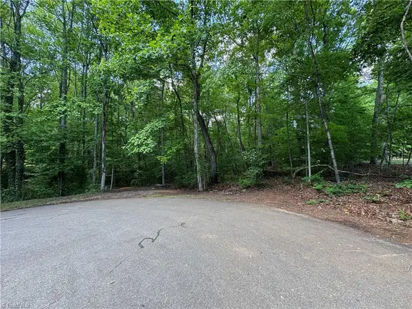 5504 Folkstone Road, Pfafftown, NC 27040
