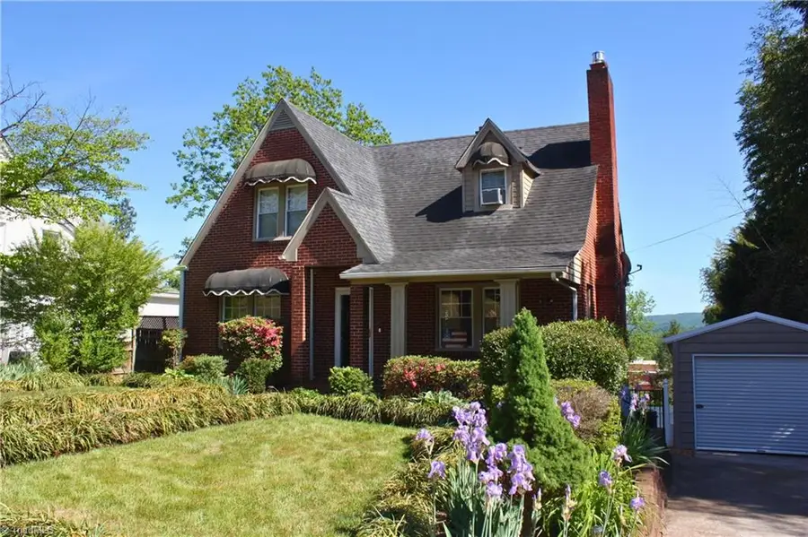 905 F Street, North Wilkesboro, NC 28659 - #2