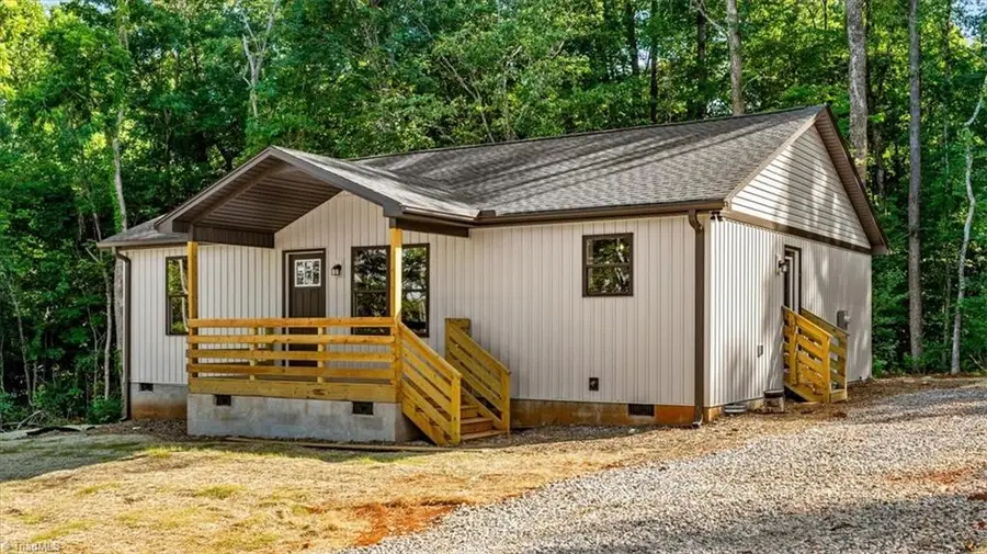 2945 Little Creek Drive, Thomasville, NC 27360 - #2