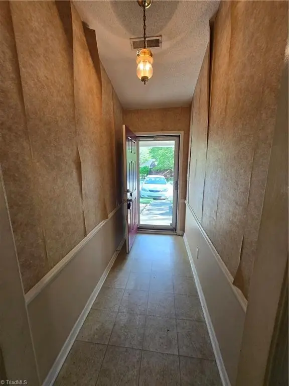 15 Collwood Court, Greensboro, NC 27409 - #2