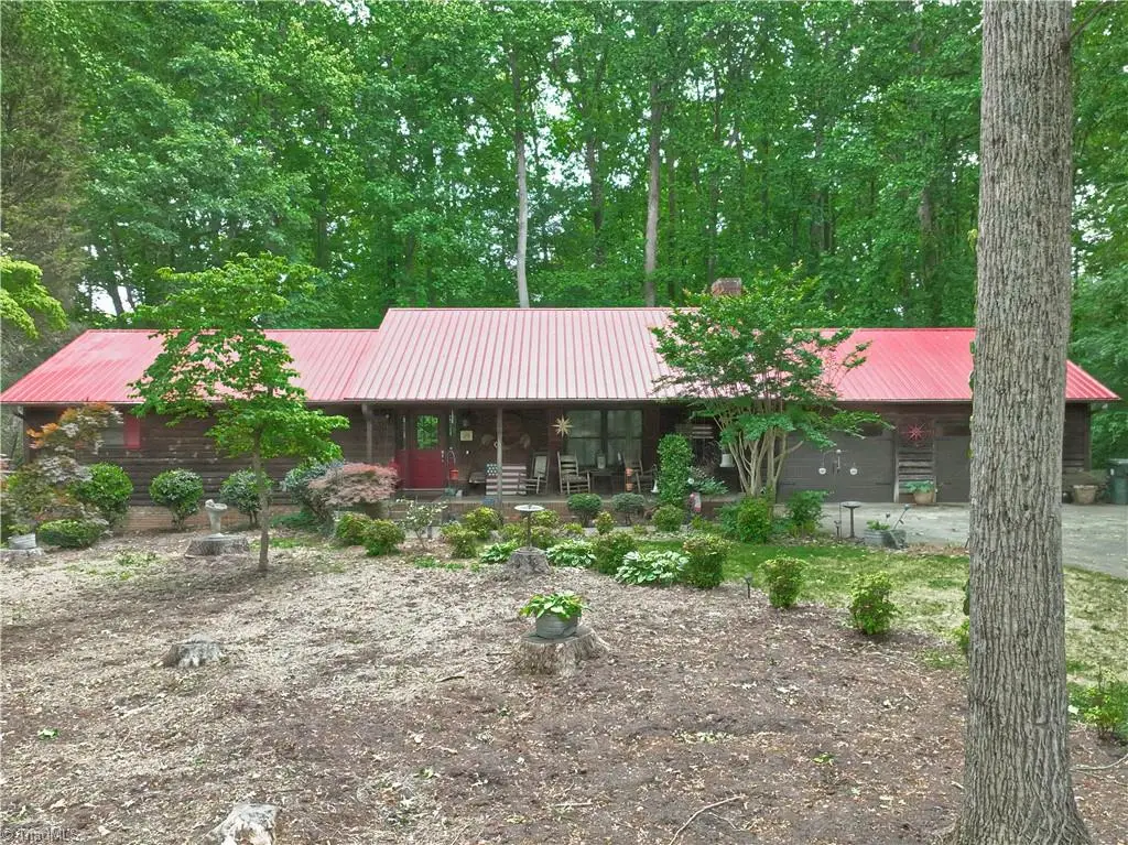 859 Lakeview Drive, Thomasville, NC 27360 - #1