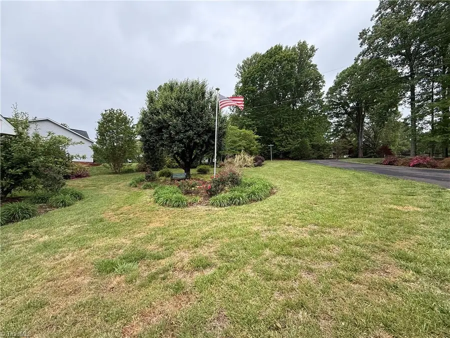 124 Hunter Circle, Wilkesboro, NC 28697 - #2