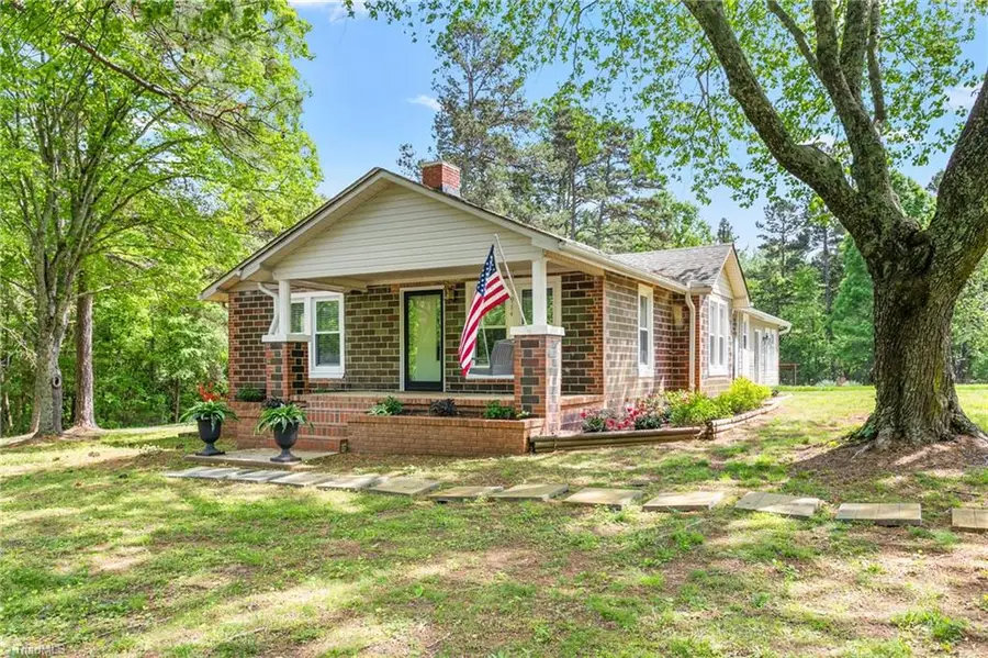 914 Nc Highway 62 E, Pleasant Garden, NC 27313 - #2