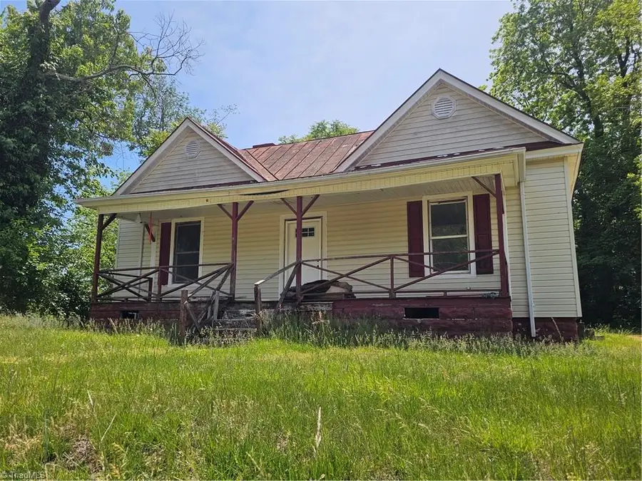 207 Field Street, Reidsville, NC 27320 - #2