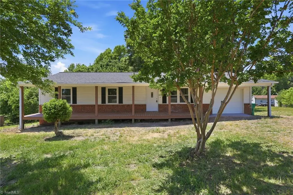 4237 Valley Circle, Thomasville, NC 27360 - #1